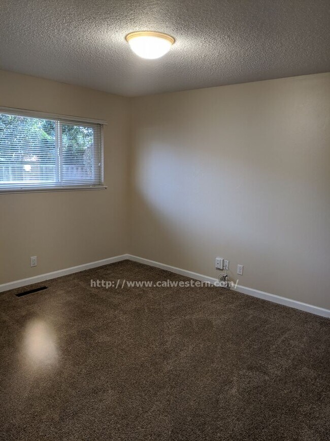 Foto del edificio - 948 Goodwin Ave