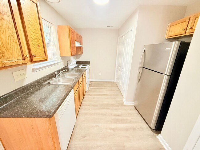 Building Photo - 4113 Parkdale Dr