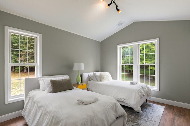 Foto del edificio - 338 Clove Rd