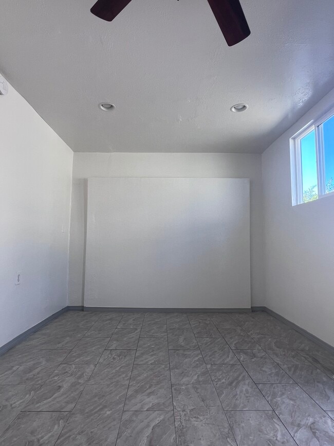 Building Photo - 814 W 147th St