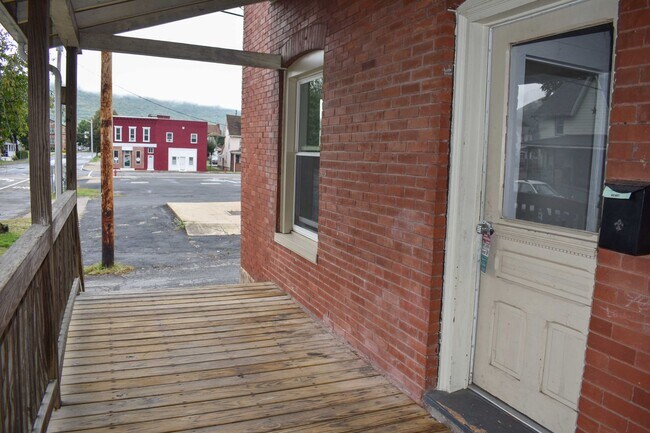 Foto del edificio - 316-318 North Henderson Street