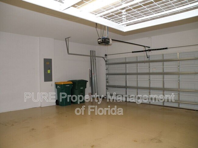 Building Photo - 9176 Glenforest Dr