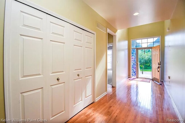 Foyer - 29425 Whistler Dr
