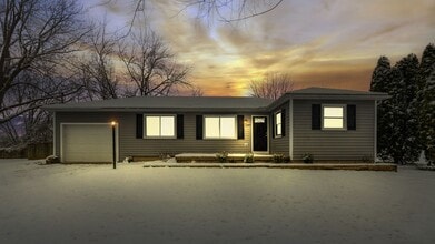 Building Photo - 1289 Community Park Dr