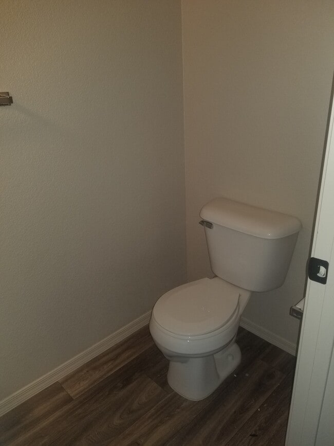 Building Photo - El Dorado Condo for Rent!
