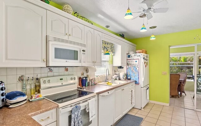 Foto del edificio - 831 Lake Orchid Cir