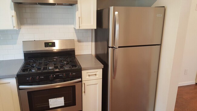Kitchen - 344 W Poplar St
