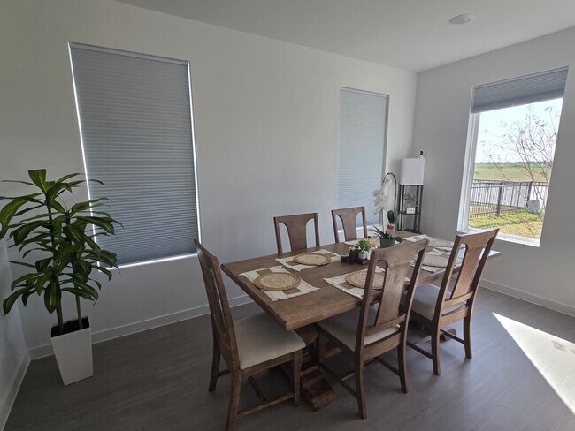 Building Photo - 3061 Avenida Sonoma Dr