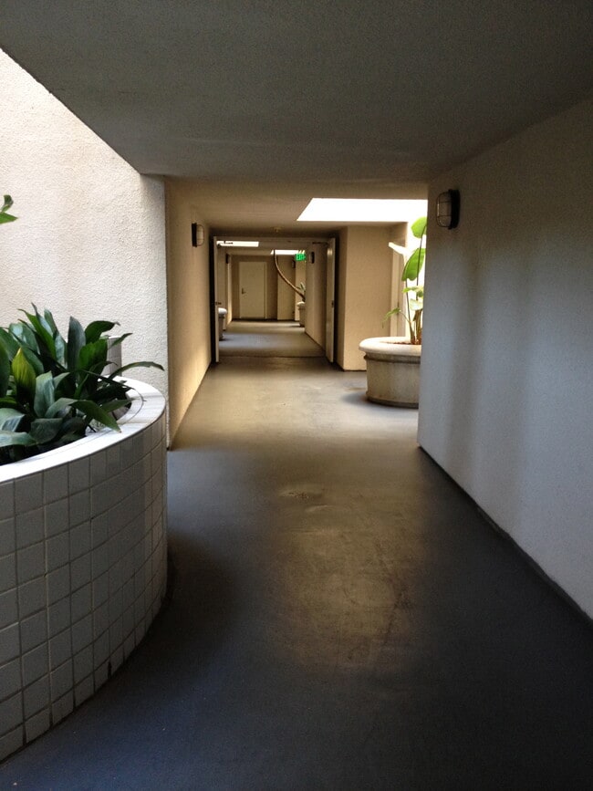 Foto del edificio - 13112 Valleyheart Dr