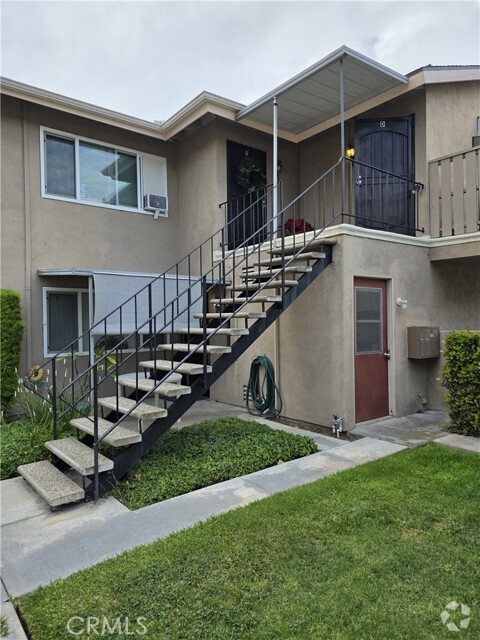 Building Photo - 406 W Stevens Ave