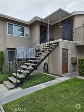 Building Photo - 406 W Stevens Ave