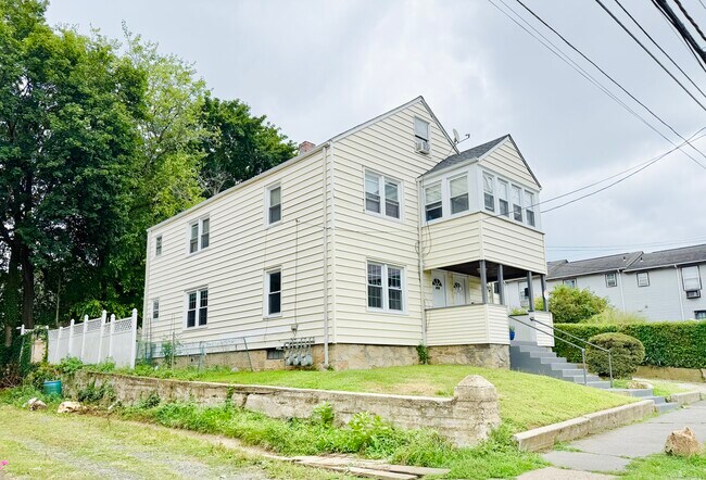 Foto del edificio - 820 Brewster St