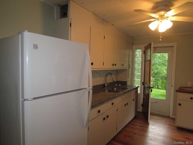 Foto del edificio - 361 NY-376