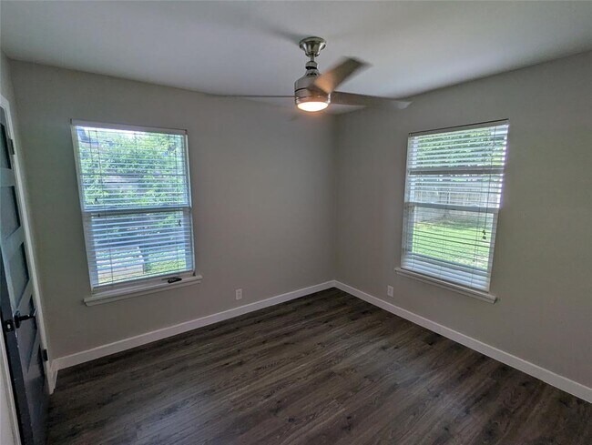 Foto del edificio - 5806 Glenhollow Path