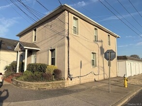 Building Photo - 236 W Montauk Hwy