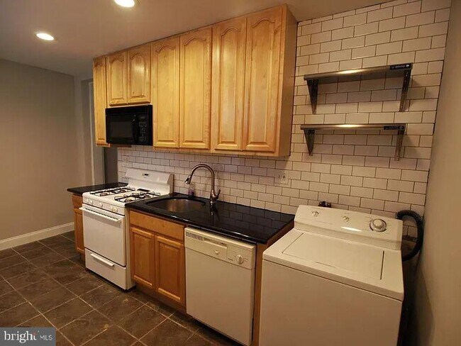 Foto del edificio - 4335 Fleming St