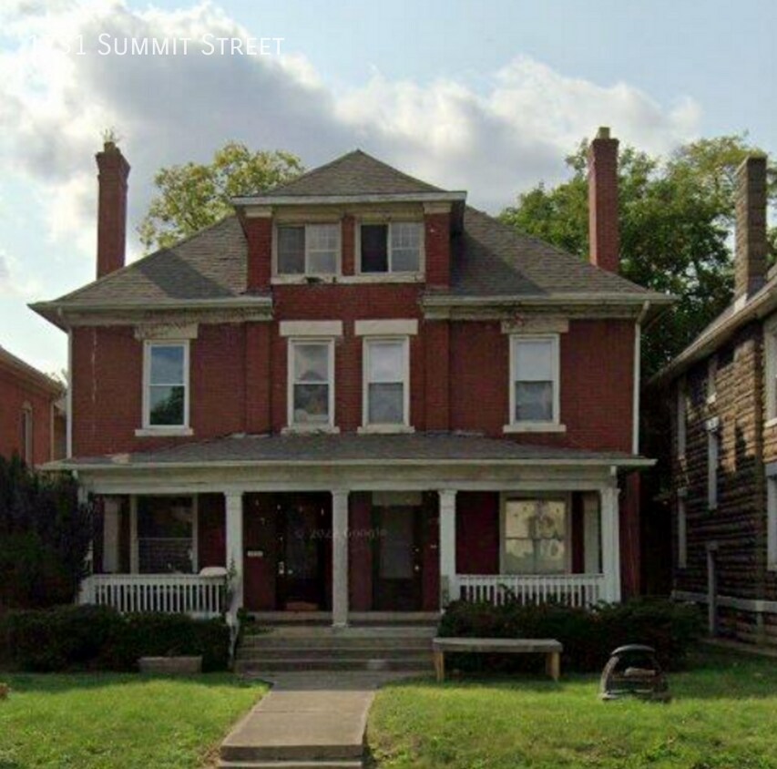 Foto principal - 1731 Summit St