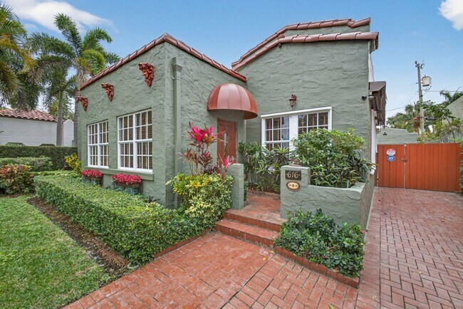 Foto del edificio - Historic West Palm Beach single-family home, with guest cottage!