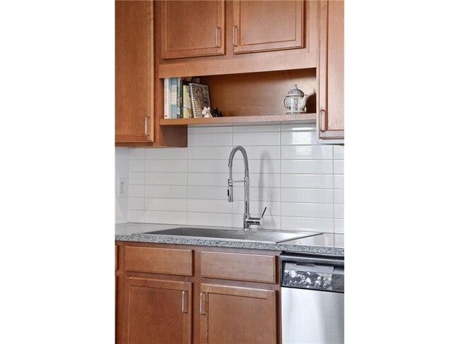 Building Photo - 15 E Franklin Ave