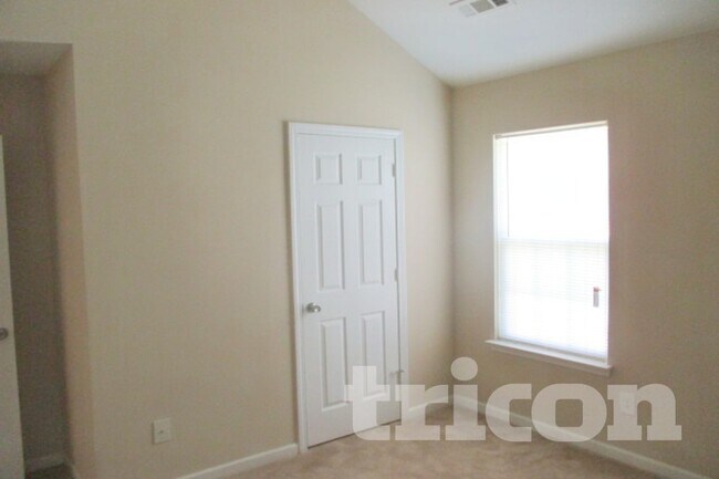 Building Photo - 7527 Hidden Creek Dr