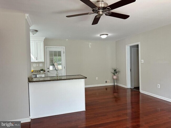 Building Photo - 6732 Harrison Ln