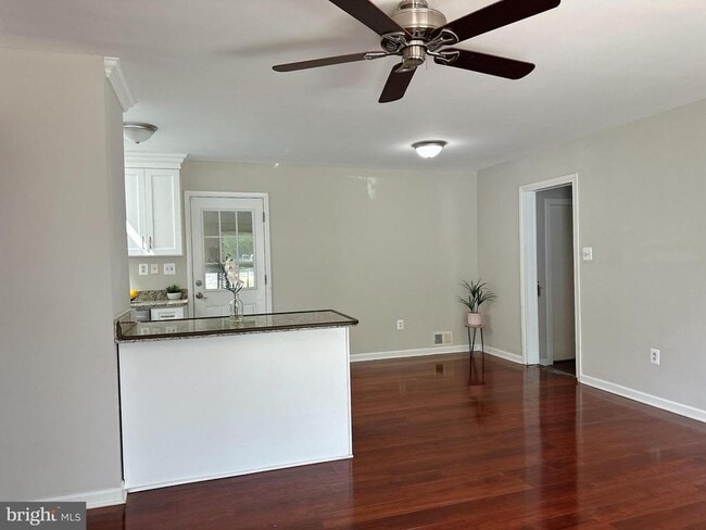 Foto del edificio - 6732 Harrison Ln