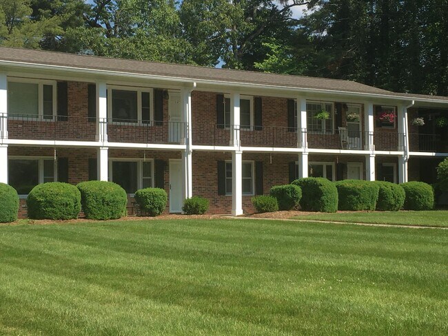 Building Photo - 102B Boyd Drive-Flat Rock Condo/Ground floor