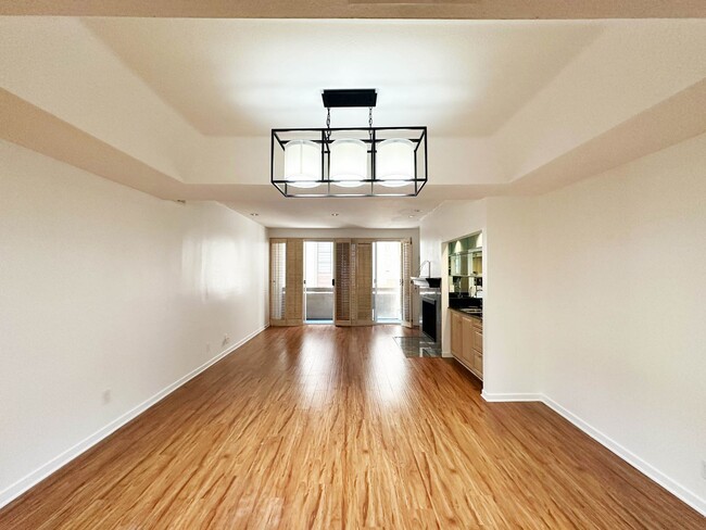 Foto del edificio - Spacious 2 bedroom condo in West LA