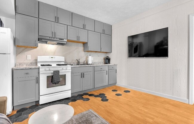 Building Photo - 139 Center St