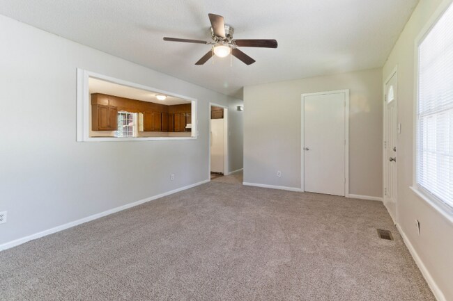 Foto del edificio - 6118 Lexington Dr