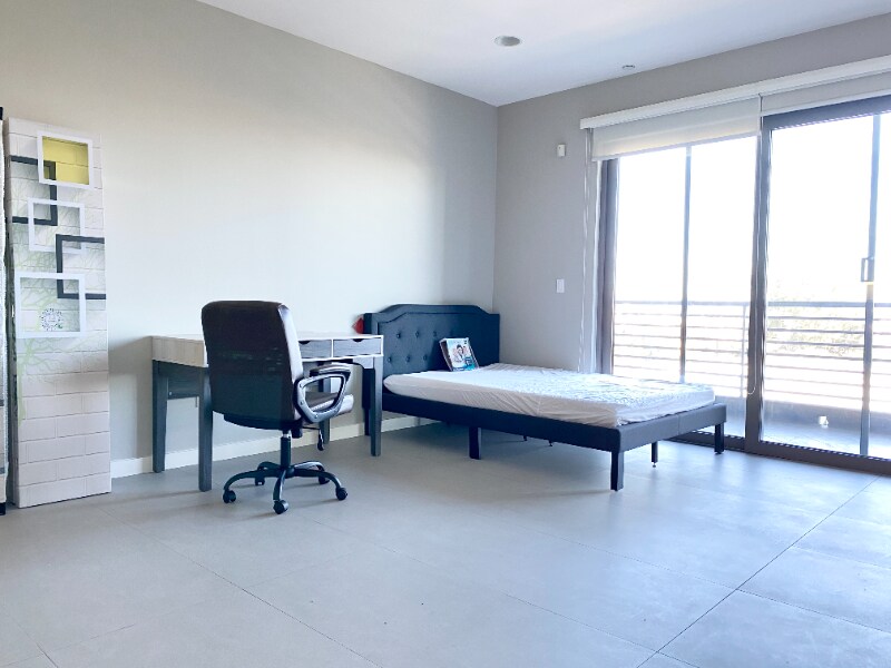 Foto principal - 12028 Wilshire Blvd