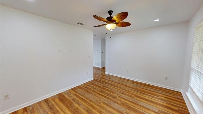 Building Photo - 463 Magnolia Rd