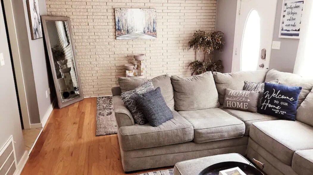 Living Room - 3312 College St