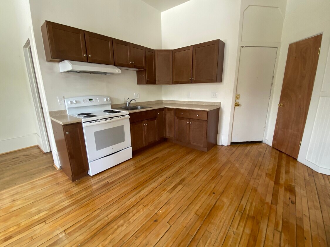 39 Union St, Easthampton, MA 01027 Apartments in Easthampton, MA