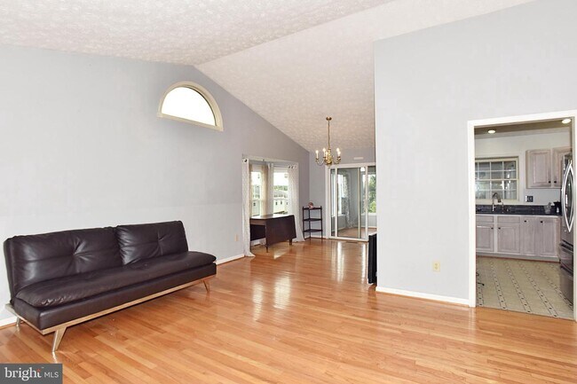 Building Photo - 7932 Carriage Dr