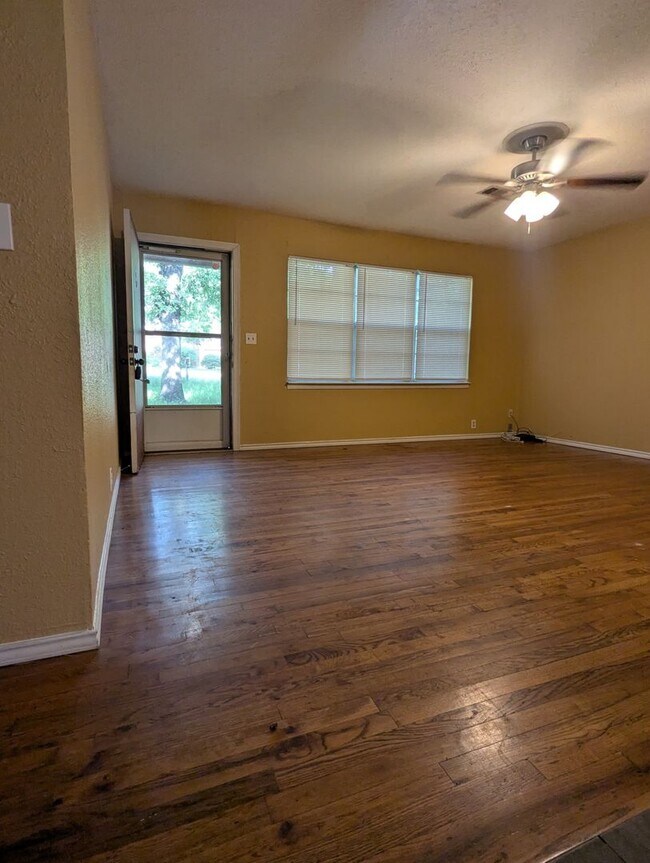 Foto del edificio - Quaint 3/2 on large shaded lot in Azle! Summer MoveIn Special!
