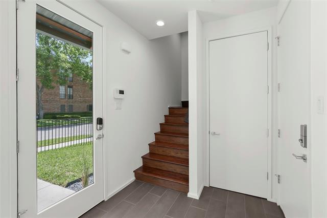 Building Photo - 6250 Oram St
