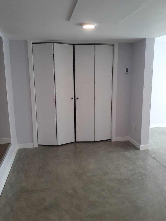 Closet 1 - 7003 NE Everett St