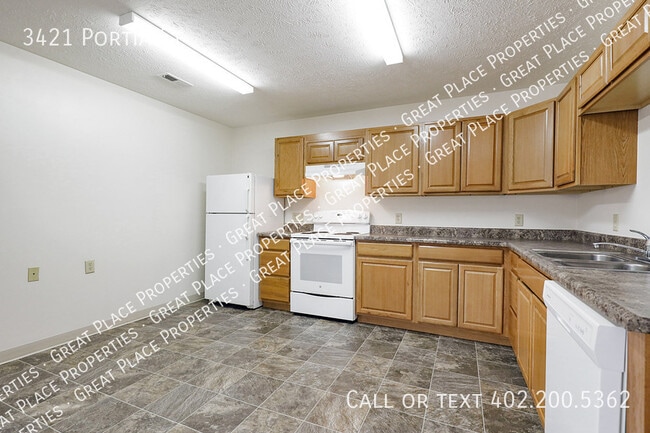 Building Photo - 3 Bed 1 Bath with Garage No stairs