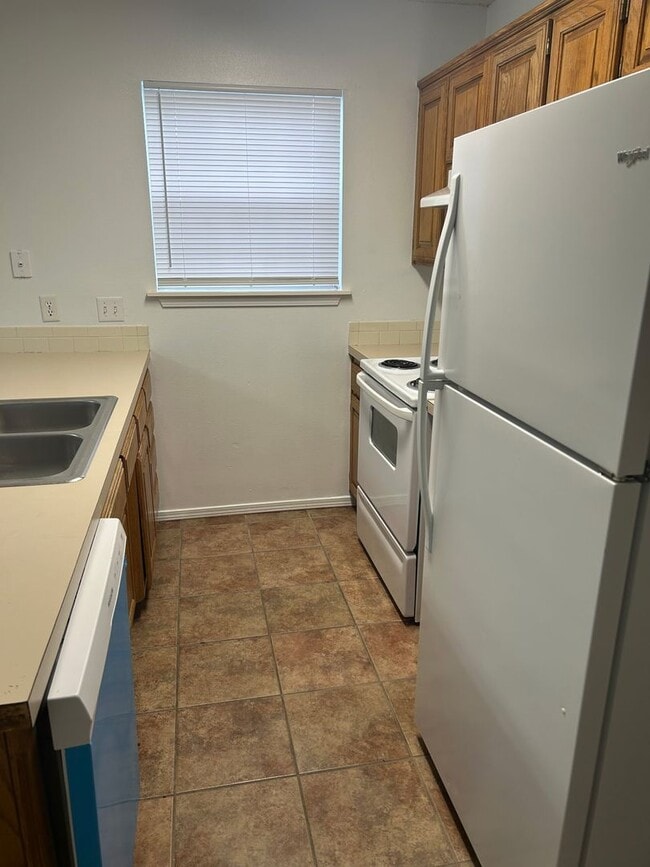 Building Photo - 1013 SE 5th St