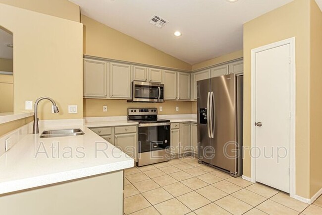 Building Photo - 6243 N 69th Dr