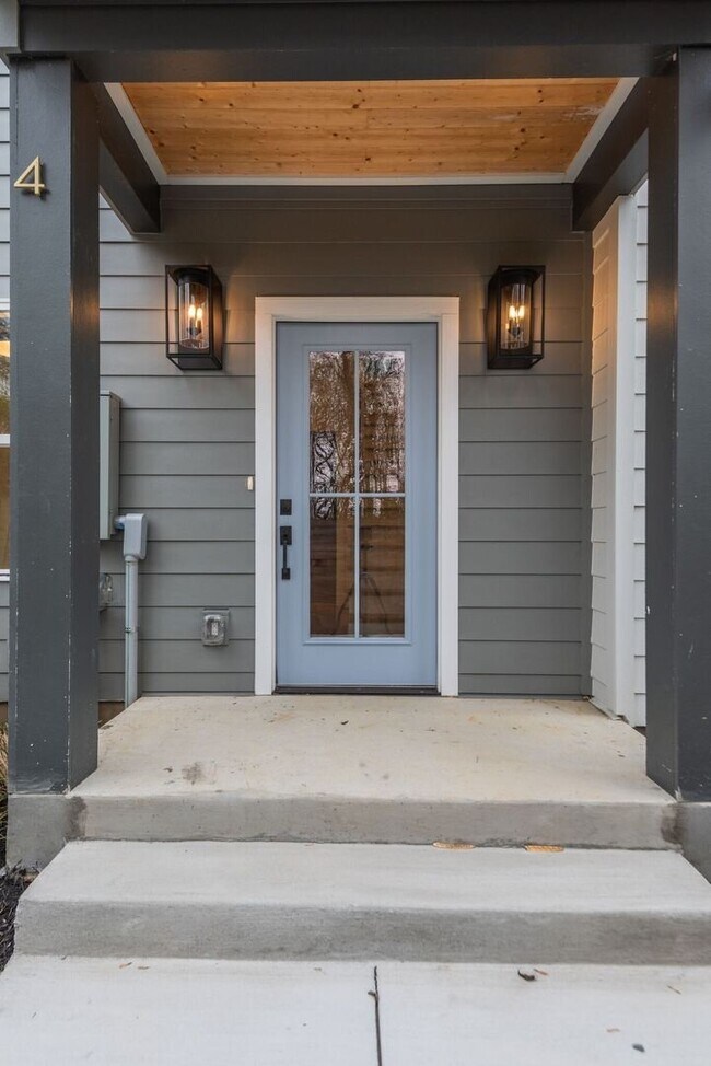 Foto del edificio - Welcome to Your Stylish Haven in Vibrant East Nashville!