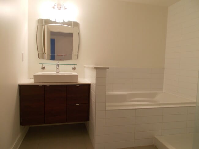 Building Photo - 5025 Paré