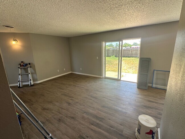Foto del edificio - 1310 N Nance St