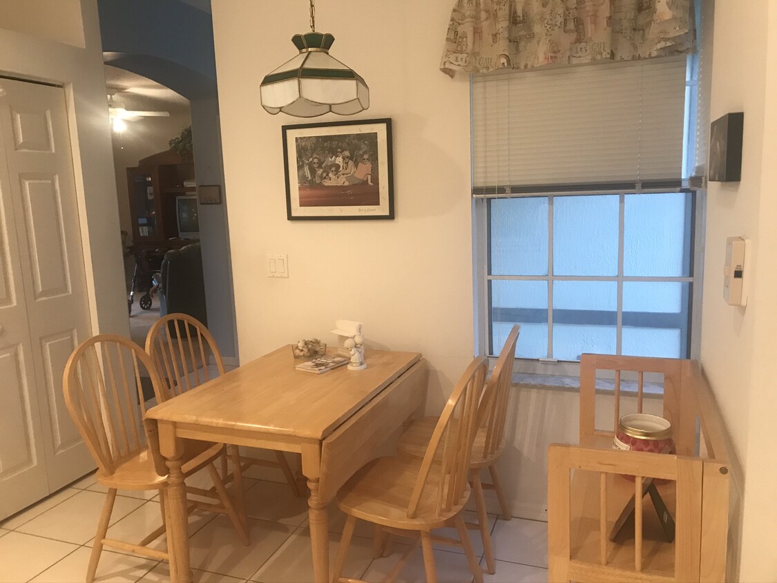 Kitchen nook - 1982 Westhampton Ct