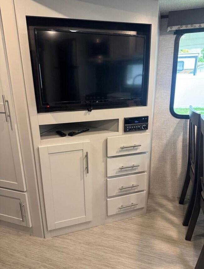 Foto del edificio - 6242 SW 24th St