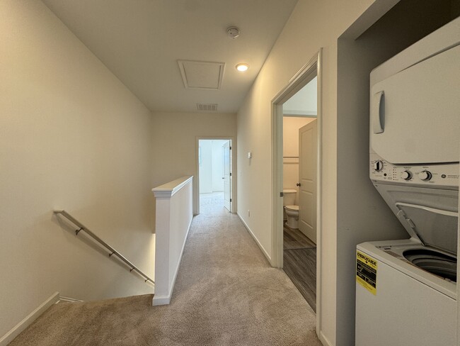 Foto del edificio - 65 Dresser Ln