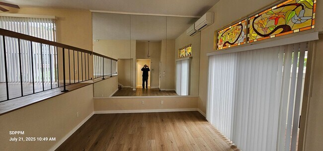 Foto del edificio - SERRA MESA / BIRDLAND - Newly Remodeled Ni...