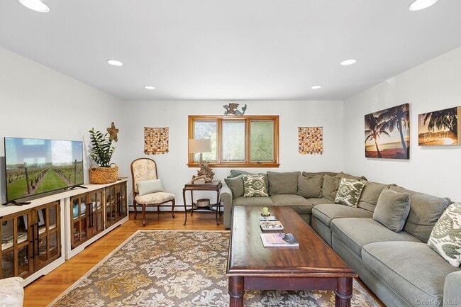 Building Photo - 624 Noyack Rd