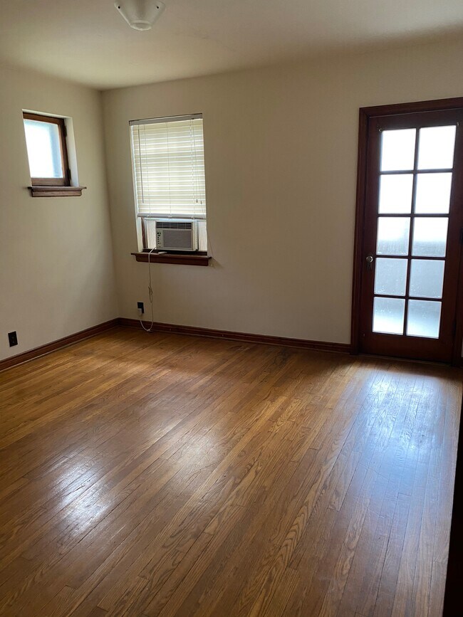 Foto del edificio - 5024 Jamieson Ave